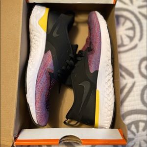 Nike Odyssey React 2 FlyKnit  Women size 8.5 Good used Condition. Worn Once